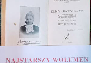 Zdjęcia wystawy książek najstarszego wolumenu z roku 1906
